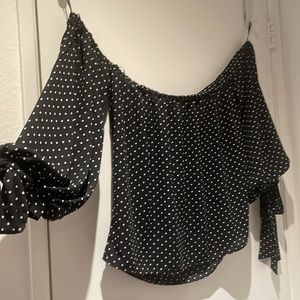 Vince Camuto off the shoulder Blk polka dot white, Long Sleeve top, Sz L…